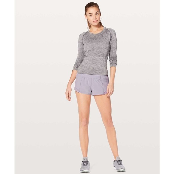 Lululemon 8 Hotty Hot Short II 2.5" Faint Lavender Swift W7AHQR - Picture 1 of 9
